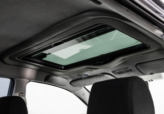 Подержанный автомобиль Toyota Corolla Hatchback 2006 года (16 фото)