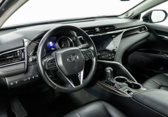 Подержанный автомобиль Toyota Camry Sedan 2018 года (21 фото)