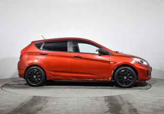 Подержанный автомобиль Hyundai Solaris Hatchback 2012 года (4 фото)