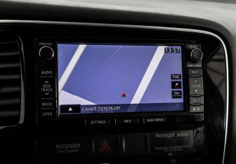 Подержанный автомобиль Mitsubishi Outlander 2015 года (15 фото)