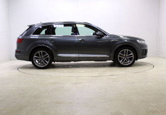 Подержанный автомобиль Audi Q7 2018 года (7 фото)