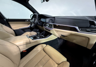 Подержанный автомобиль BMW X5 2020 года (14 фото)