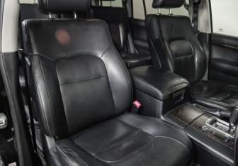 Подержанный автомобиль Toyota Land Cruiser Suv 2013 года (26 фото)