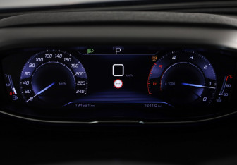 Подержанный автомобиль Peugeot 3008 2019 года (12 фото)