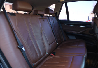 Подержанный автомобиль BMW X5 2014 года (11 фото)