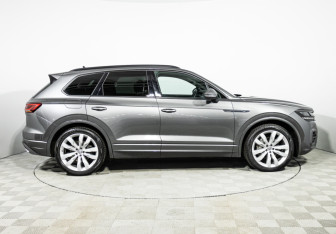 Подержанный автомобиль Volkswagen Touareg 2018 года (4 фото)