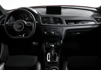 Подержанный автомобиль Audi Q3 2017 года (13 фото)
