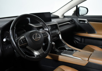 Подержанный автомобиль Lexus RX 2019 года (10 фото)