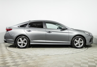 Подержанный автомобиль Hyundai Sonata 2017 года (4 фото)