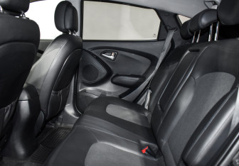 Подержанный автомобиль Hyundai ix35 2011 года (12 фото)