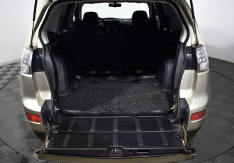 Подержанный автомобиль Mitsubishi Outlander 2008 года (20 фото)