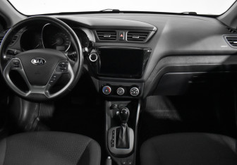 Подержанный автомобиль Kia Rio Hatchback 2017 года (13 фото)