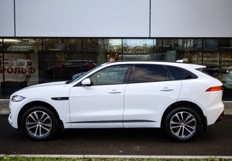 Подержанный автомобиль Jaguar F-Pace 2018 года (8 фото)