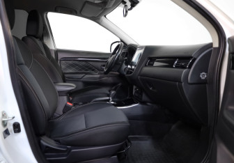 Подержанный автомобиль Mitsubishi Outlander 2021 года (23 фото)