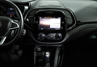 Подержанный автомобиль Renault Kaptur 2022 года (14 фото)