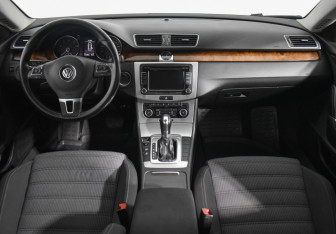 Подержанный автомобиль Volkswagen Passat CC 2011 года (13 фото)