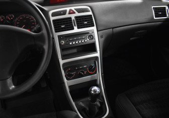 Подержанный автомобиль Peugeot 307 Hatchback 2007 года (15 фото)