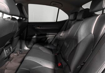 Подержанный автомобиль Toyota Camry Sedan 2022 года (13 фото)