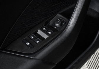 Подержанный автомобиль Skoda Octavia Liftback 2021 года (10 фото)