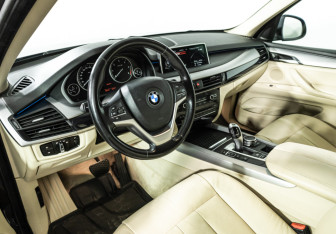 Подержанный автомобиль BMW X5 2015 года (11 фото)