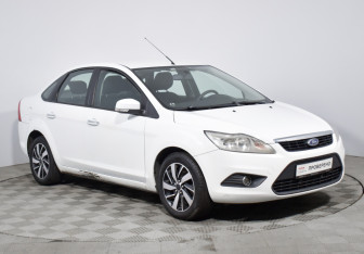 Подержанный автомобиль Ford Focus Sedan 2011 года (3 фото)