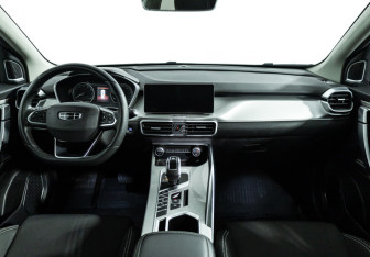 Подержанный автомобиль Geely Coolray 2022 года (13 фото)