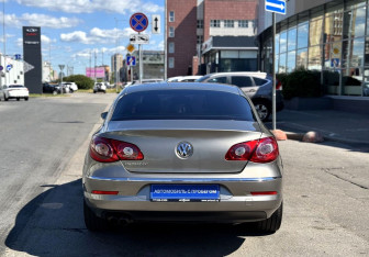 Подержанный автомобиль Volkswagen Passat CC 2011 года (6 фото)
