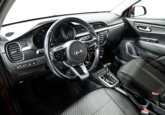 Подержанный автомобиль Kia Rio Sedan 2018 года (11 фото)