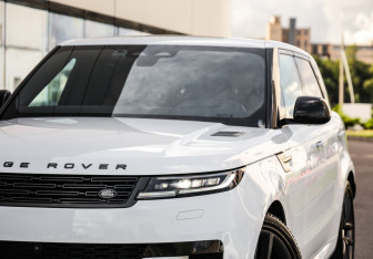 Подержанный автомобиль Land Rover Range Rover Sport 2022 года (2 фото)