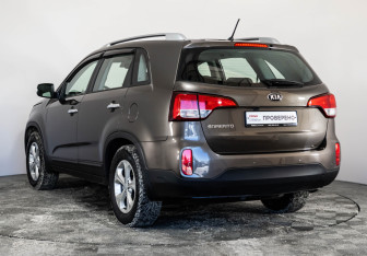 Подержанный автомобиль Kia Sorento 2017 года (7 фото)