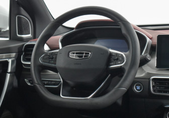 Подержанный автомобиль Geely Coolray 2023 года (19 фото)