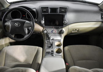 Подержанный автомобиль Toyota Highlander 2008 года (16 фото)