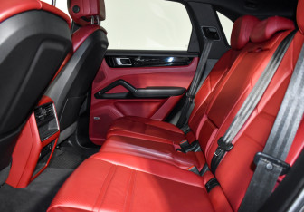 Подержанный автомобиль Porsche Cayenne 2020 года (23 фото)