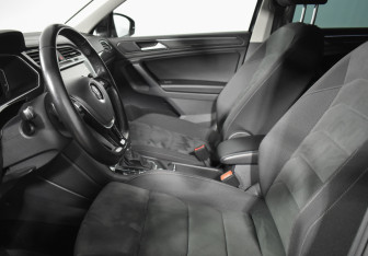 Подержанный автомобиль Volkswagen Tiguan 2019 года (10 фото)