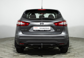 Подержанный автомобиль Nissan Qashqai 2014 года (6 фото)
