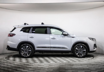 Подержанный автомобиль Chery Tiggo 8 Pro Max 2023 года (4 фото)