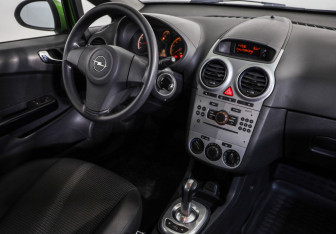 Подержанный автомобиль Opel Corsa 2011 года (9 фото)