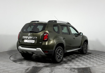 Подержанный автомобиль Renault Duster 2017 года (5 фото)