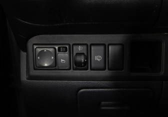 Подержанный автомобиль Nissan Note 2011 года (15 фото)