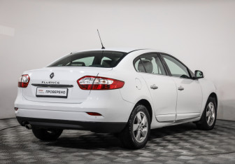 Подержанный автомобиль Renault Fluence 2010 года (5 фото)