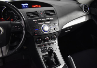 Подержанный автомобиль Mazda 3 Sedan 2009 года (19 фото)