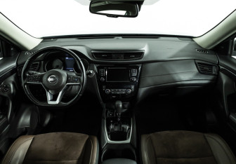 Подержанный автомобиль Nissan X-Trail 2021 года (13 фото)