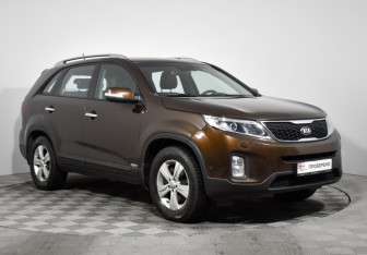 Подержанный автомобиль Kia Sorento 2015 года (3 фото)