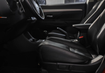 Подержанный автомобиль Mitsubishi Outlander 2014 года (25 фото)