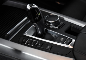 Подержанный автомобиль BMW X5 2015 года (11 фото)