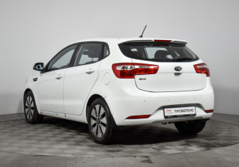 Подержанный автомобиль Kia Rio Hatchback 2012 года (7 фото)