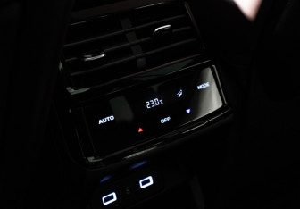 Подержанный автомобиль Geely Monjaro 2023 года (22 фото)