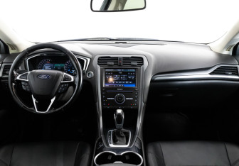 Подержанный автомобиль Ford Mondeo Sedan 2015 года (10 фото)