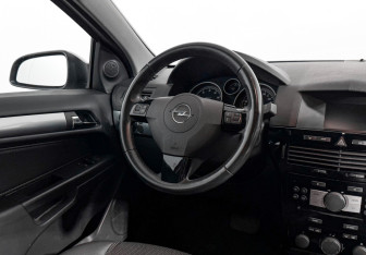 Подержанный автомобиль Opel Astra Hatchback 2008 года (15 фото)