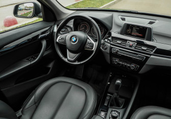 Подержанный автомобиль BMW X1 2016 года (13 фото)